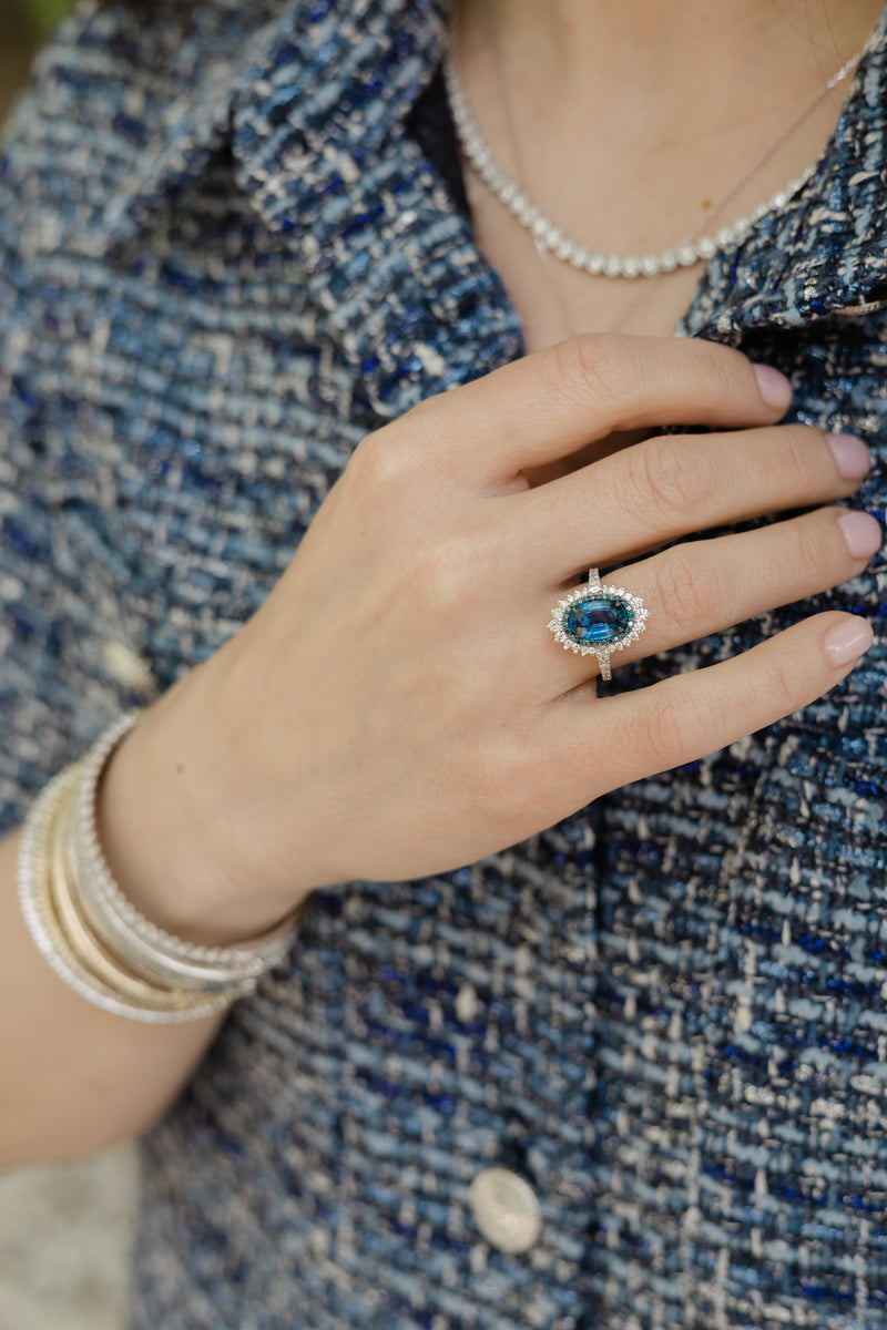 18 Karat White Gold and Blue Sapphire Diamond Ring