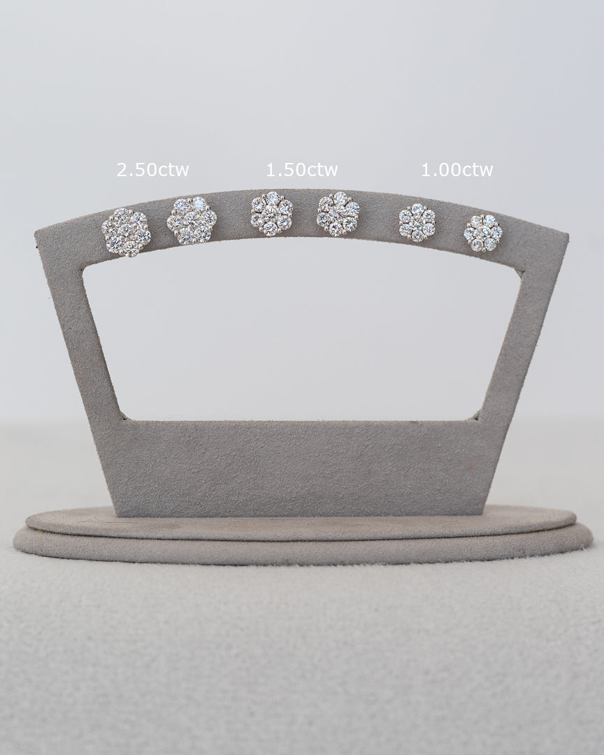18 Karat White Gold Floral Stud Earrings 2.50cts