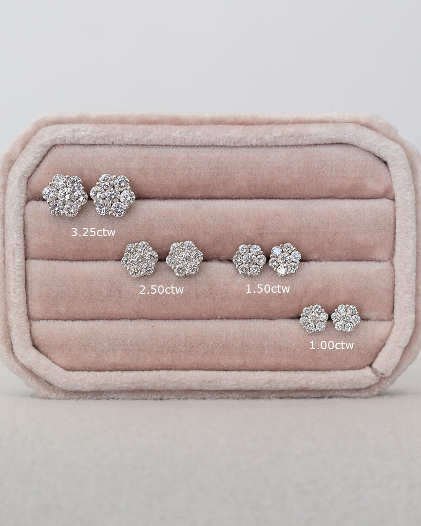 18 Karat White Gold Floral Stud Earrings 2.50cts
