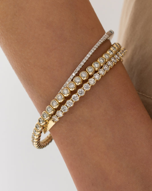 18 Karat Yellow Gold 2.50cts Diamond Hinge Bracelet