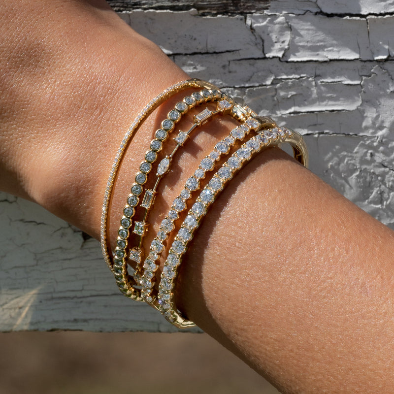 18 Karat Yellow Gold .75cts Diamond Hinge Bracelet
