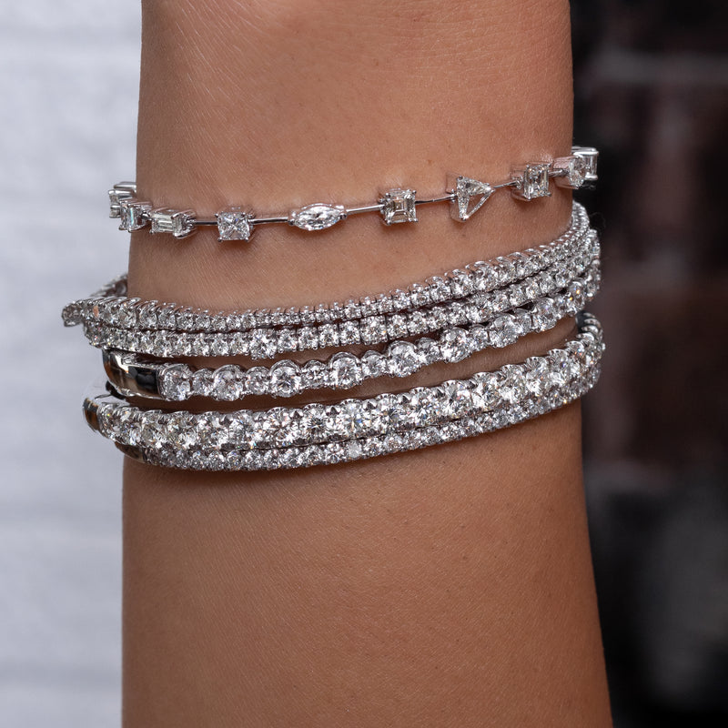 18 Karat White Gold 2.50cts Diamond Hinge Bracelet