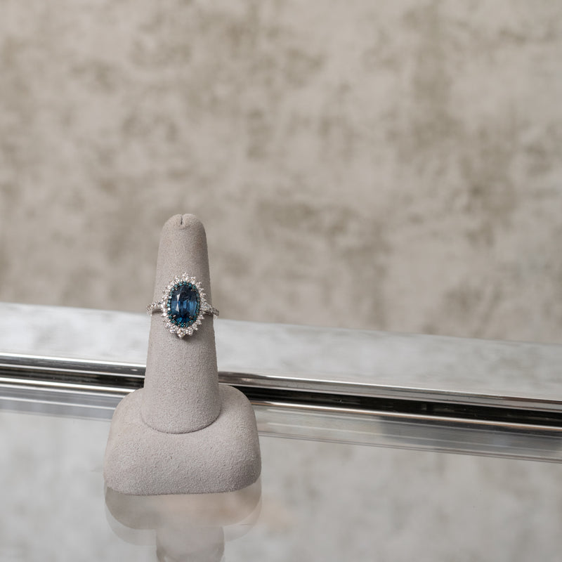 18 Karat White Gold and Blue Sapphire Diamond Ring