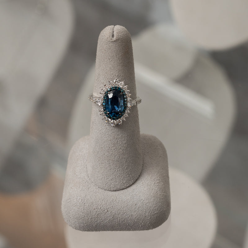 18 Karat White Gold and Blue Sapphire Diamond Ring